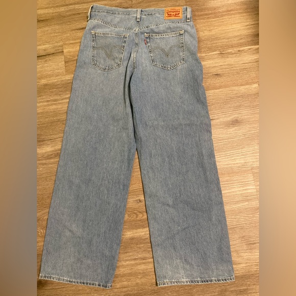 High rise Levi light wash jeans - Picture 2 of 4